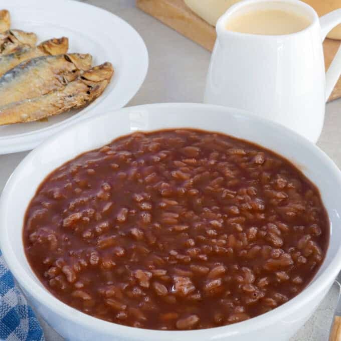 Rice porridge made with glutinous rice and milk