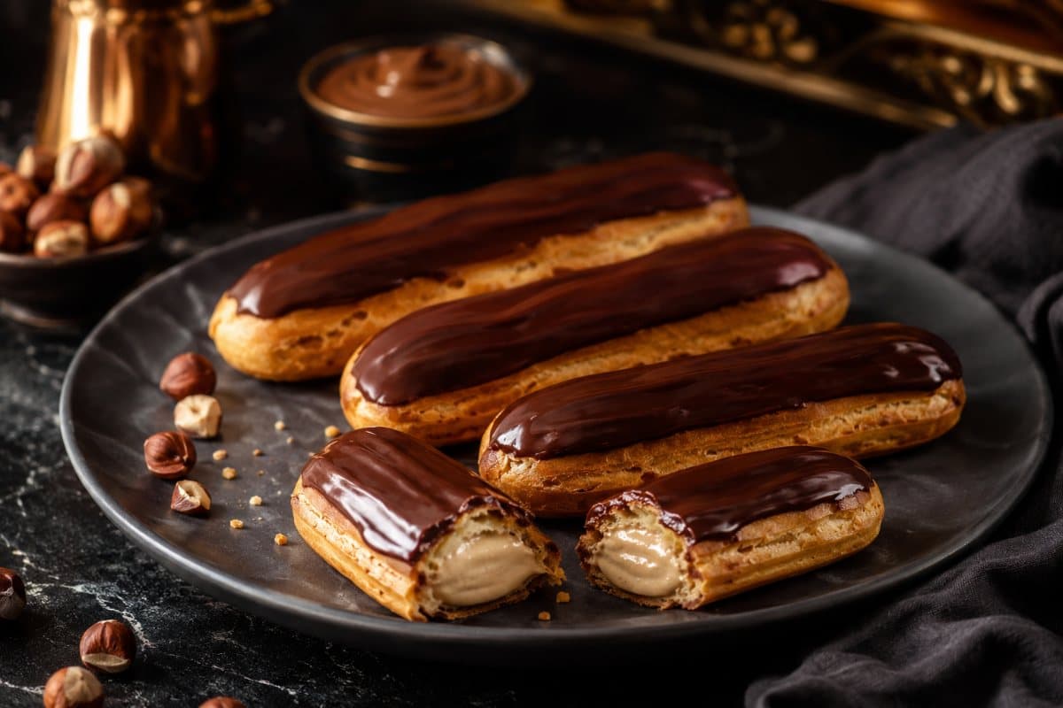 Éclairs au chocolat et crème de noisette